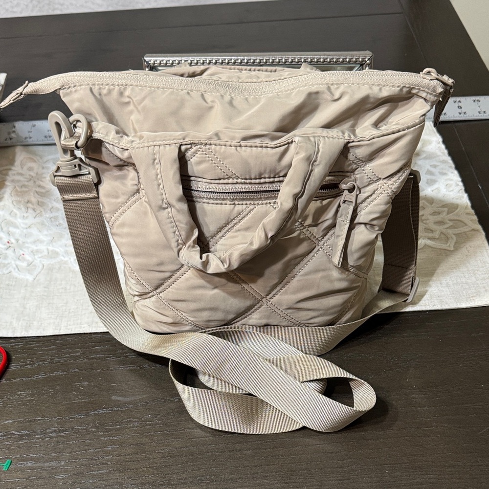 BAGSMART Beige Quilted Crossbody Bag Travel Tote Organizer Lightweight Purse